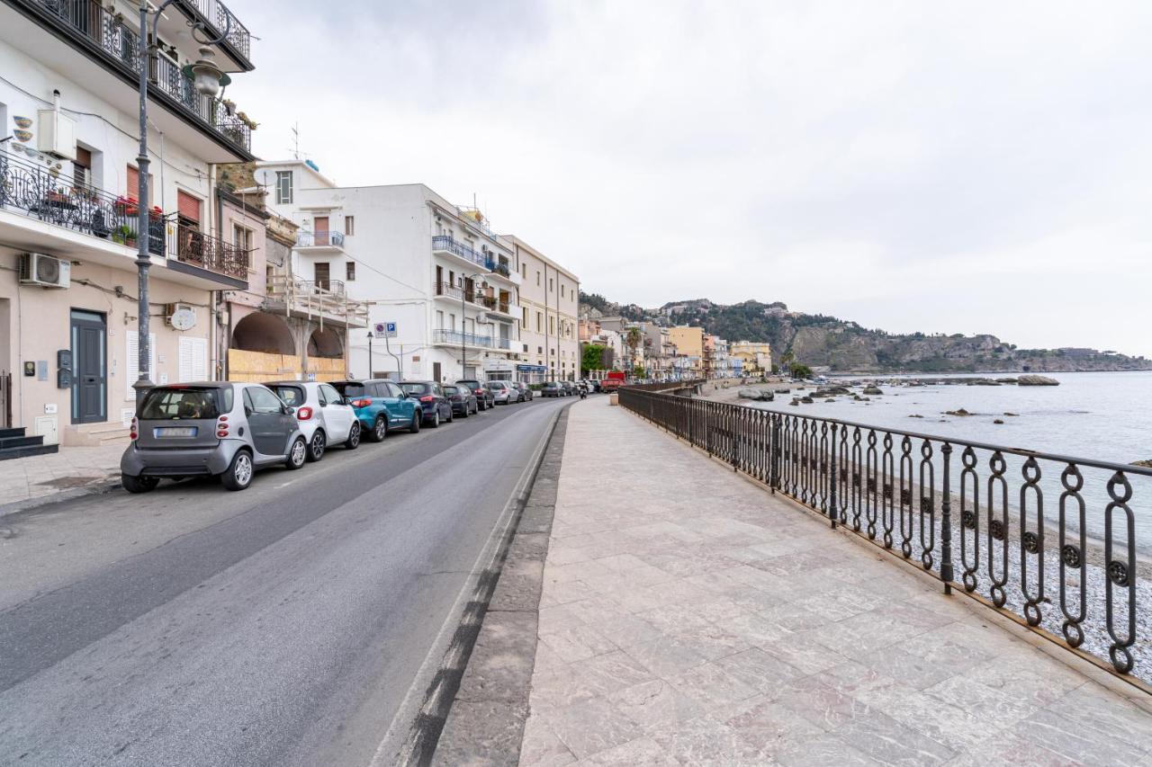 Giardini Naxos Lovely Flat In Front Of The Beach Экстерьер фото